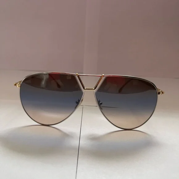 Victoria Beckham oversized aviator sunglasses display picture 1